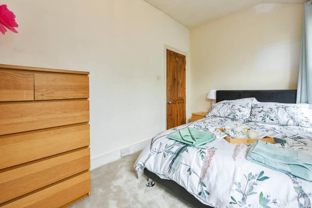 Groves 4 Bedroom, Shepherds Bush Λονδίνο Εξωτερικό φωτογραφία
